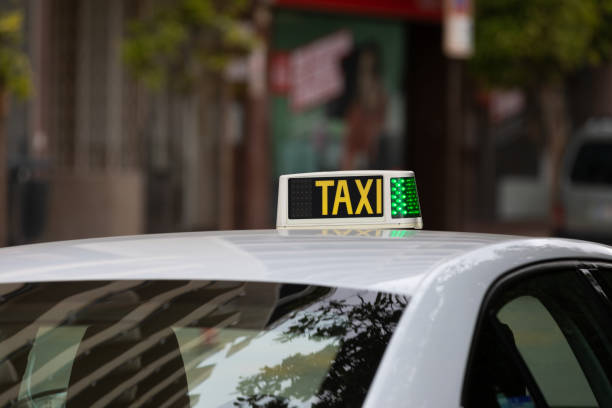 znak taksówki - taxi sign public transportation sign station zdjęcia i obrazy z banku zdjęć