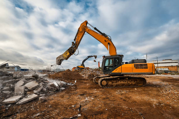istock Excavator destroyer with hydraulic scissors cuts concrete 1410614415