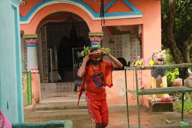 Shravan, commonly called Sawan, is the fourth Hindu month per the Lunar calendar. Dedicated to Lord Shiva, this month marks the beginning of the holy Chaturmas period.The 2022 Kanwar yatra begins on July 14, Thursday. Jal abhishekam is on Sawan shivaratri which falls on July 18. Moreover, the season of regional and pan India festivals,The festivals run during the monsoon month Shraawan (July — August). After taking water from the Ganges river (or other nearby river that wind up in the Ganges) the pilgrims, known as kanwariya or Shiv Bhaktas (disciples of Shiva), are mandated to travel barefooted and in saffron robes with their Kanwar (walking sticks used to hang the urns of water) for 105 km by various routes and usually in groups made of family, friends and or neighbors, and return to their own local or other more prestigious and larger Shiva Temples to pour Gangajal on Lord Shiva (Shiv Linga). On the march pilgrims continuously sprinkle any and all talk with 18 de julio de 2022 - sawan somwar vrat, kanwar yatra, kavaḍ yatra o kawad yatra. devoto hindú sosteniendo dos ollas sagradas cerca del templo local shiv para realizar el kanwar yatra anual con agua sagrada del ganges para jal abhishekam del señor shiv