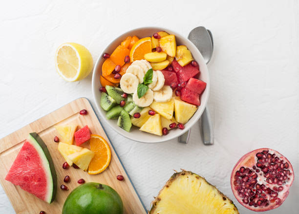 ensalada fresca - white jell o fruit salad salad fotografías e imágenes de stock