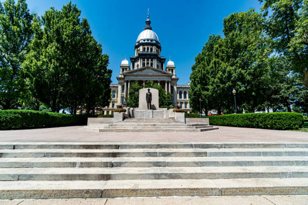 istock Illinois State Capitol Building 1410662166