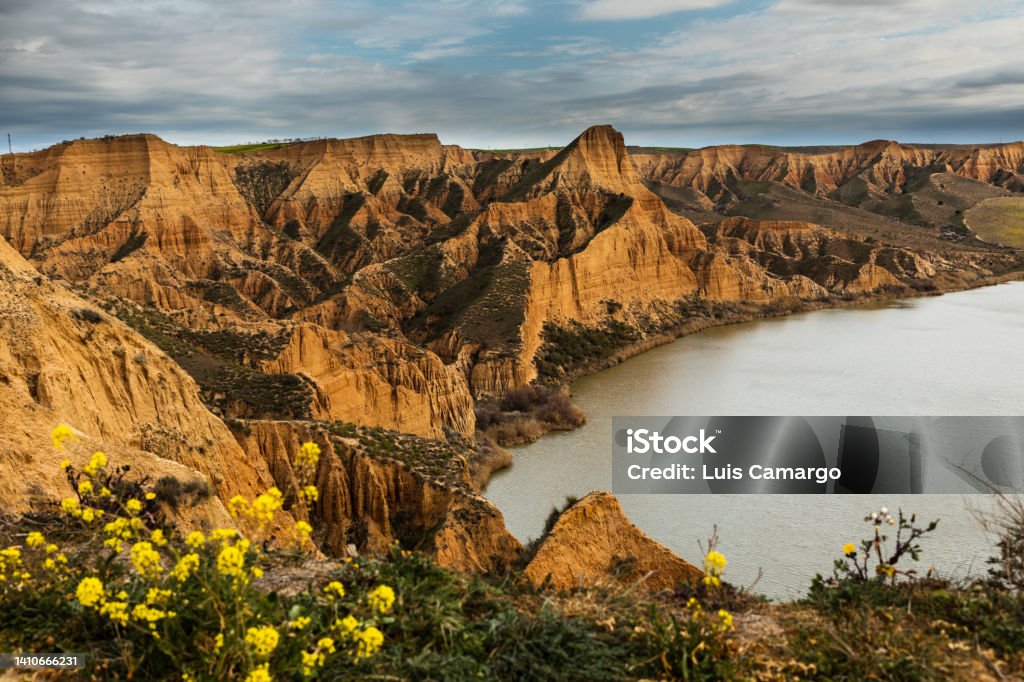 Senderismo Burujon - Foto de stock de Acantilado libre de derechos Senderismo Burujon - Foto de stock de Acantilado libre de derechos