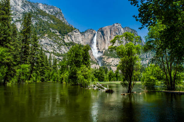 quedas superiores de yosemite - merced county - fotografias e filmes do acervo