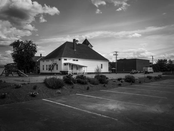 church in waterville maine, usa (wersja bw) zdjęcie stockowe
nowa anglia - usa, kultura amerykańska, religia, architektura - residential district community small town america maine zdjęcia i obrazy z banku zdjęć