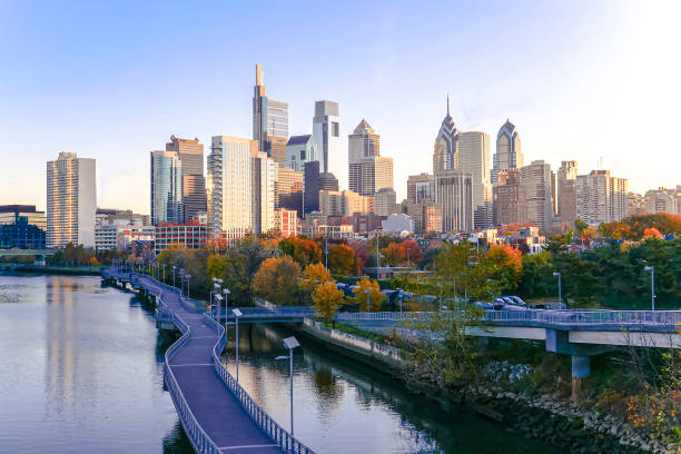 Philadelphia Philadelphia’s skyline in autumn philadelphia stock pictures, royalty-free photos & images