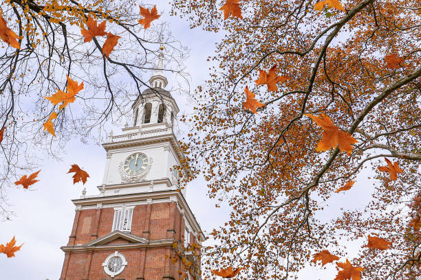 herbst in philadelphia - glockenturm stock-fotos und bilder