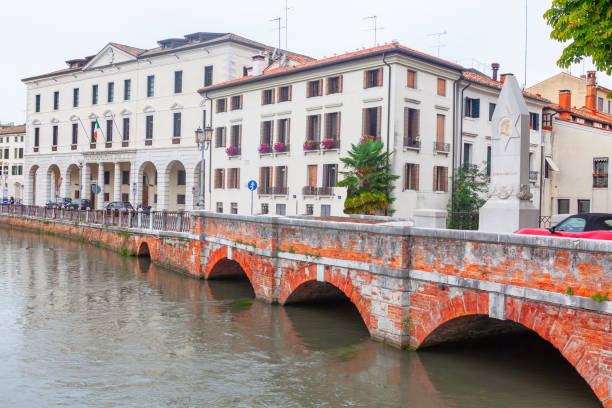 ulica i most w wenecji - venice italy italy arch bridge nautical vessel zdjęcia i obrazy z banku zdjęć