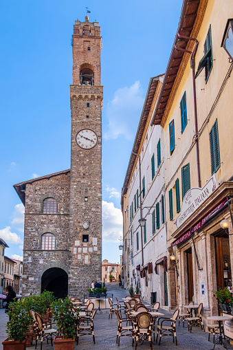 The Palazzo dei Priori overlooking Piazza del Popolo in Montalcino, dating back to the early 14th century, is today the seat of the town hall. Incorporated stands out the medieval clock tower.