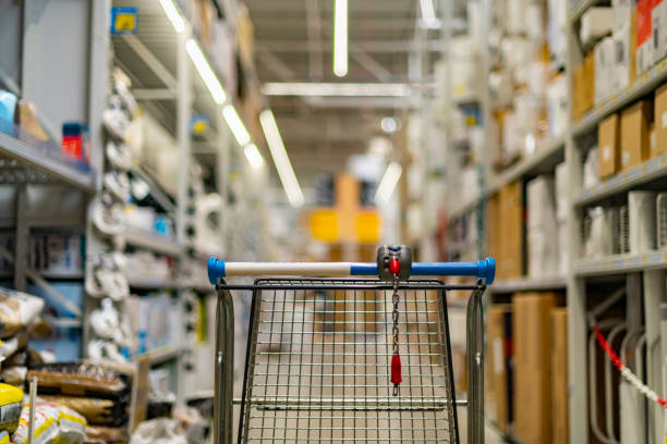 istock A shopping cart in a home improvement store 1410779268