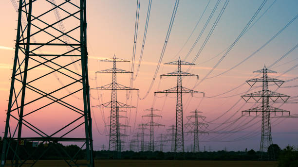 torre de alta tensão da transmissão - eléctrico - fotografias e filmes do acervo