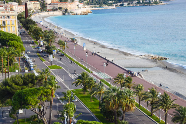 vista aerea del lungomare di nizza, sud della francia - city of nice france french riviera promenade des anglais foto e immagini stock