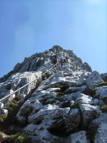 비아 페라타 세벤제, 타자콥프 산, 티롤, 오스트리아의 등산가 - zugspitze mountain mountain tirol european alps 뉴스 사진 이미지