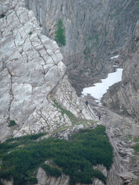 높은 산 호수 seebensee, zugspitze 산, tyrol, 오스트리아에서 페라타를 통해 - zugspitze mountain tirol lermoos ehrwald 뉴스 사진 이미지