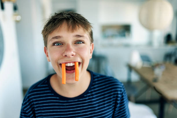 porträt eines karottenvampirs - making a face child humor human face stock-fotos und bilder