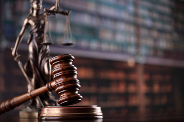 law theme. - sala-de-tribunal imagens e fotografias de stock