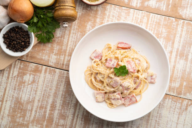 istock Homemade spaghetti white cream sauce with ham 1410855136