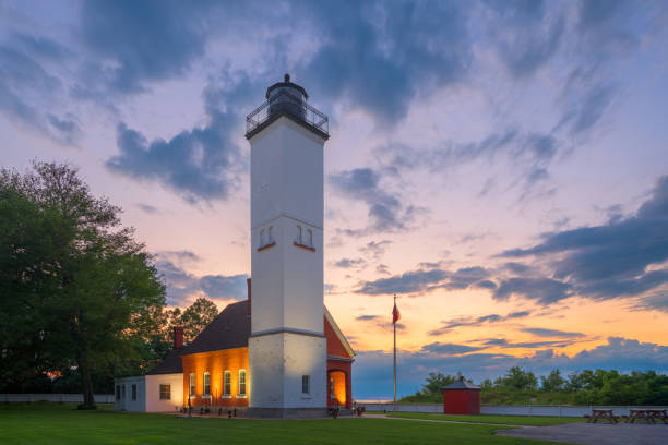 Presque Isle Lighthouse in  Erie, Pennsylvania, USA Presque Isle Lighthouse in  Erie, Pennsylvania, USA at dusk. historical geopolitical location stock pictures, royalty-free photos & images
