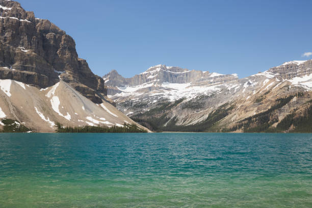 bow lake, alberta. canada - bow lake imagens e fotografias de stock