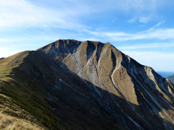 プレイシュピッツェ山へのハイキング ツアー、チロル、オーストリア - autumn panoramic lech valley landscape ストックフォトと画像