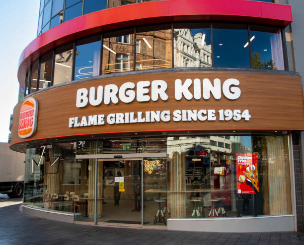 레스터 스퀘어의 버거 킹 패스트 푸드 레스토랑의 정면 - burger king 뉴스 사진 이미지