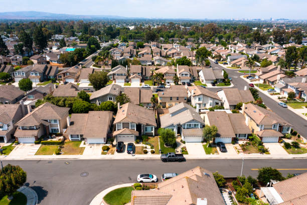 immobilier aérien dans le comté de south orange en californie - housing development development residential district aerial view photos et images de collection