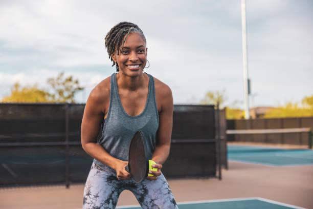 pickleballs - sport de raquette photos et images de collection