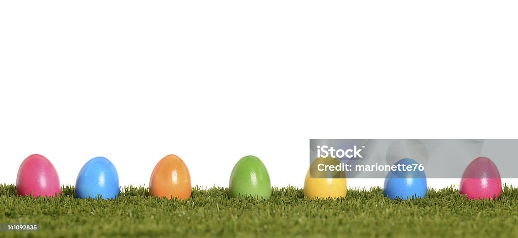 Huevos de Pascua en fila - Foto de stock de Amarillo - Color libre de derechos
