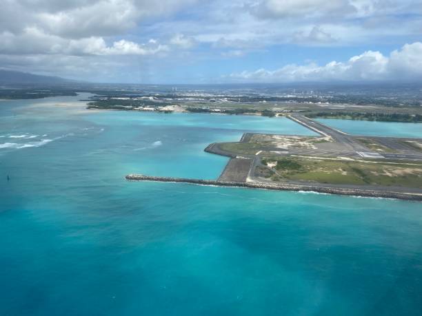 istock Flying out of Honolulu 1410929431