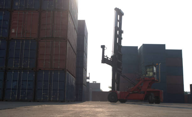 Terminal warehouse mortgage cargo container orange color forklift crane trade engineer technology transportation company factory logistic ecommerce international import export customer.Sky cloud white terminal almacén hipoteca carga contenedor color naranja carretilla elevadora grúa ingeniero comercial tecnología empresa de transporte fábrica logística comercio electrónico internacional importación exportación cliente. cielo nublado blanco