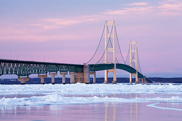 Winter, Mackinac Bridge Winter landscape at twilight of the Mackinac Bridge and the frozen Straits of Mackinac, Michigan's Upper and Lower Peninsulas, USA Michigan stock pictures, royalty-free photos & images