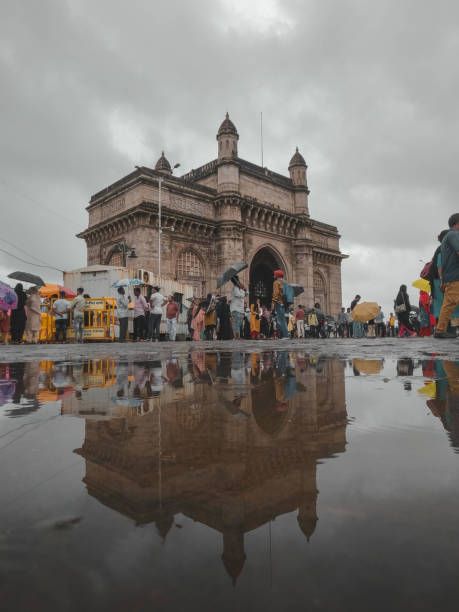 water puddle reflection shot of gateway of india, mumbai, india - vertical gateway to india famous place travel destinations fotografías e imágenes de stock