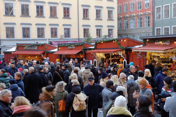 mercado navideño - stockholm market europe sweden fotografías e imágenes de stock