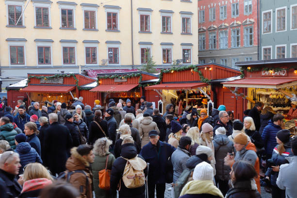 크리스마스 마켓 - stockholm sweden gamla stan town square 뉴스 사진 이미지