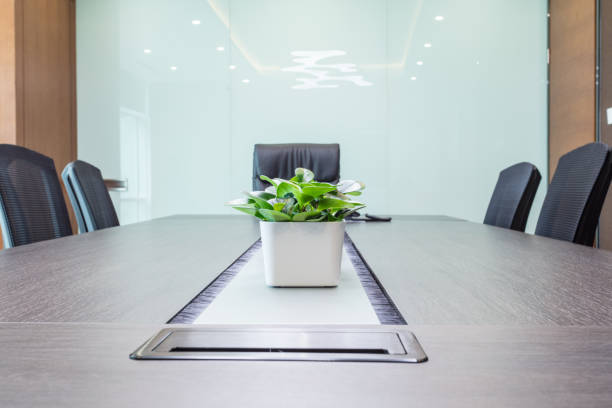 corporate boardroom - board room business conference table window imagens e fotografias de stock