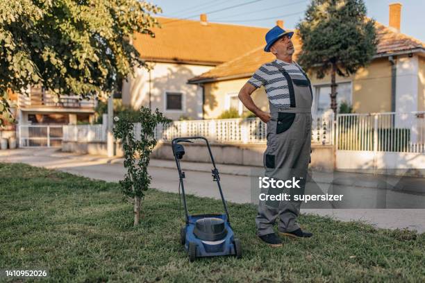This Pain Must Stop In Order To Continue Stock Photo - Download Image Now - Yard - Grounds, Exhaustion, Men