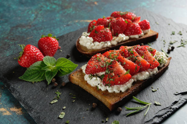 istock Fruity toast with strawberries on cottage cheese. 1410952969