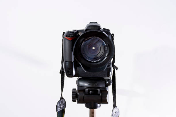 白色の背景に、デジタル一眼レフカメラ - medical instrument flash ストックフォトと画像