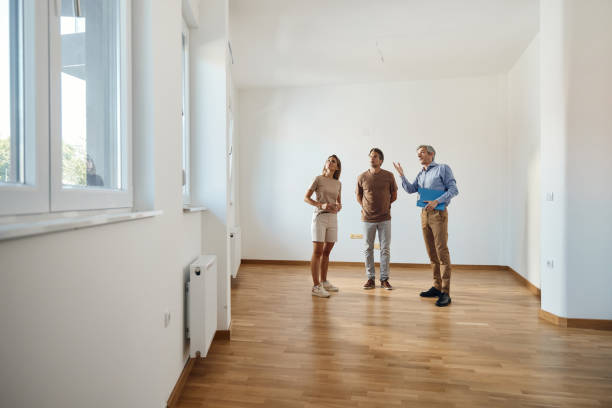 istock Examining the apartment with an agent! 1410961265