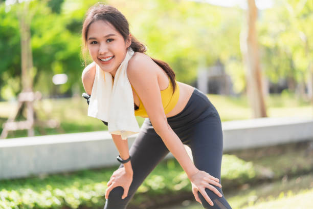 sport asian female teen portrait shot while morning running jogging healthy routine activity sunnday at public park,asia woman wear sport wear smile look at camera while take a break from run exercise deporte asiática mujer adolescente retrato tomado mientras corre por la mañana trotando actividad de rutina saludable día de sol en el parque público, mujer asiática usar ropa deportiva sonrisa mirar a la cámara mientras se toma un descanso del ejerc