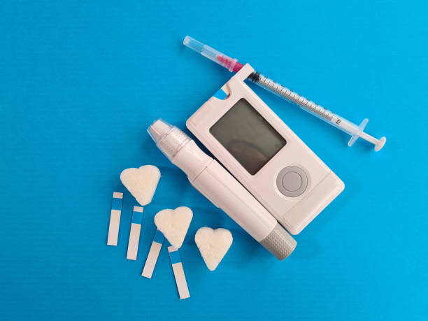 ideia conceitual do monitoramento da síndrome da resistência à insulina com kit de teste de glicose - insulin resistance - fotografias e filmes do acervo