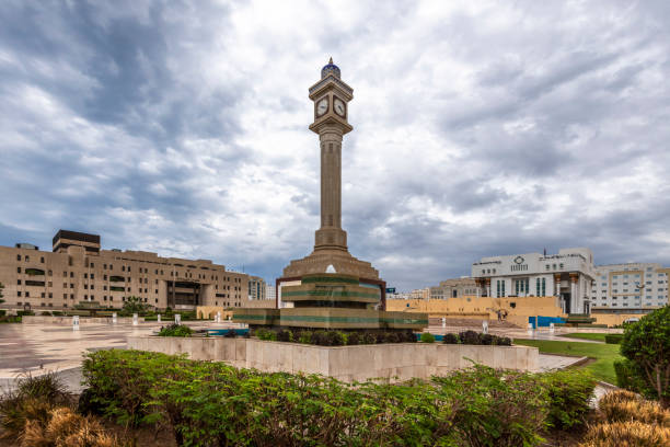 часовая башня руви, султанат оман. - oman greater masqat mosque al khuwair mosque стоковые фото и изображения