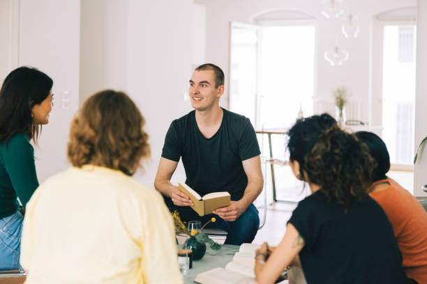 group of book club members sitting at home and talking - learning education chair circle imagens e fotografias de stock