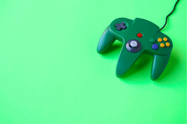 ярко-зеленый ретро игровой контроллер - video game фотографии стоковые фото и изображения
