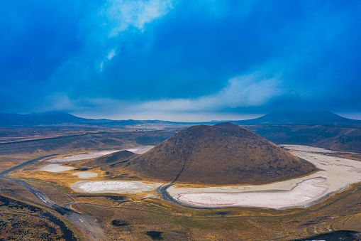 Paisaje volcánico y cráter en el lago Meke, Konya photo