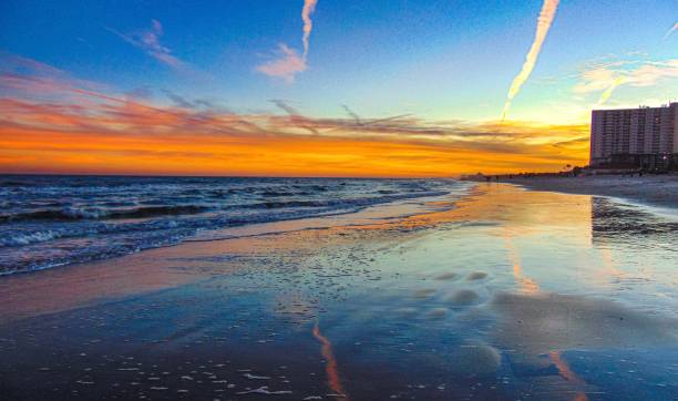 istock Wide view of beach at sunset 1411090057