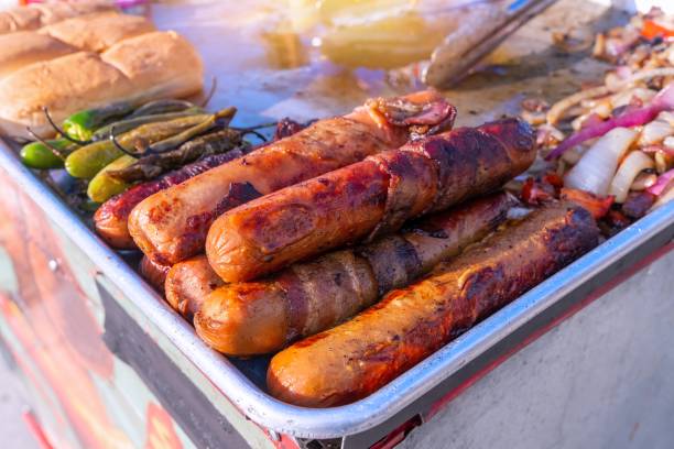 istock Street hot dogs 1411091617