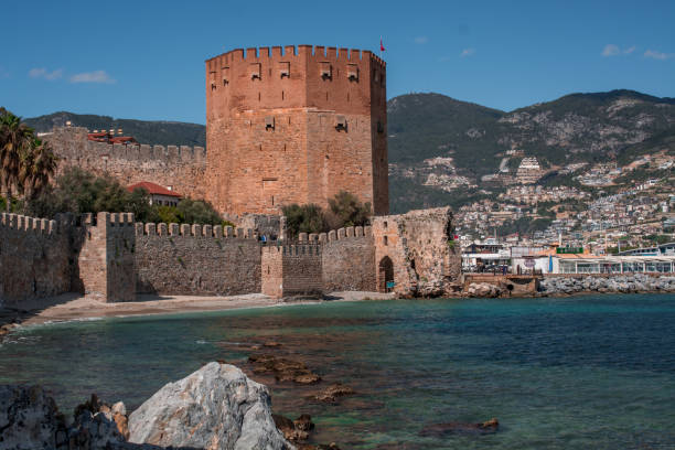 east coast beach resort z turcji alanya - ship fort castle stone wall zdjęcia i obrazy z banku zdjęć