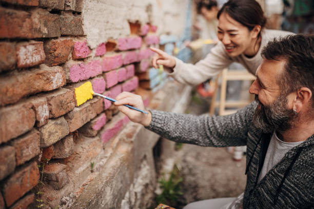 istock Street artists working together 1411108086