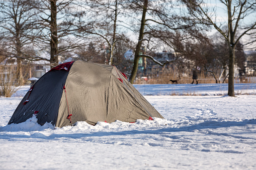 wild camping in the wintry Alsterpark in Hamburg