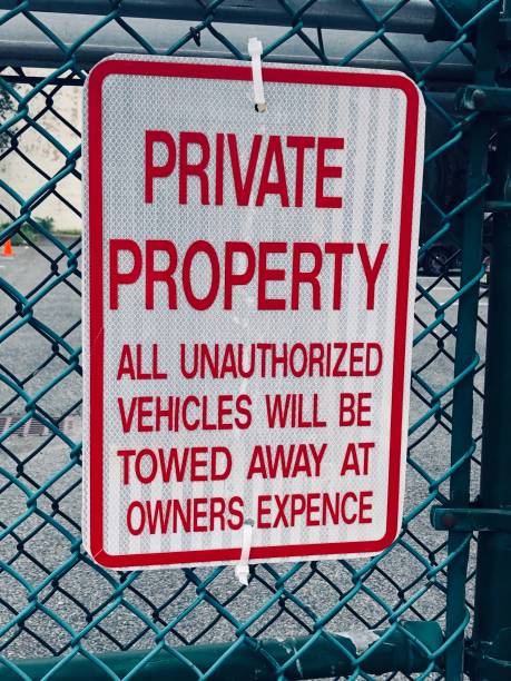 istock Misspelling On No Parking Sign 1411116484